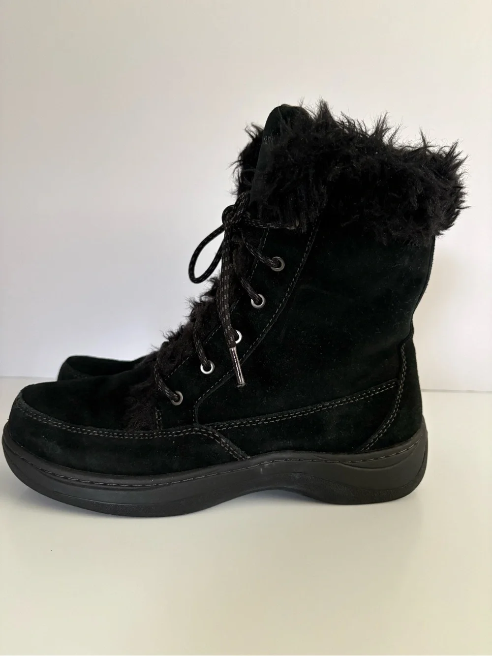 L.L. Bean Black Suede Primaloft Winter Boots Faux Fur Trim Lace Up Size 8